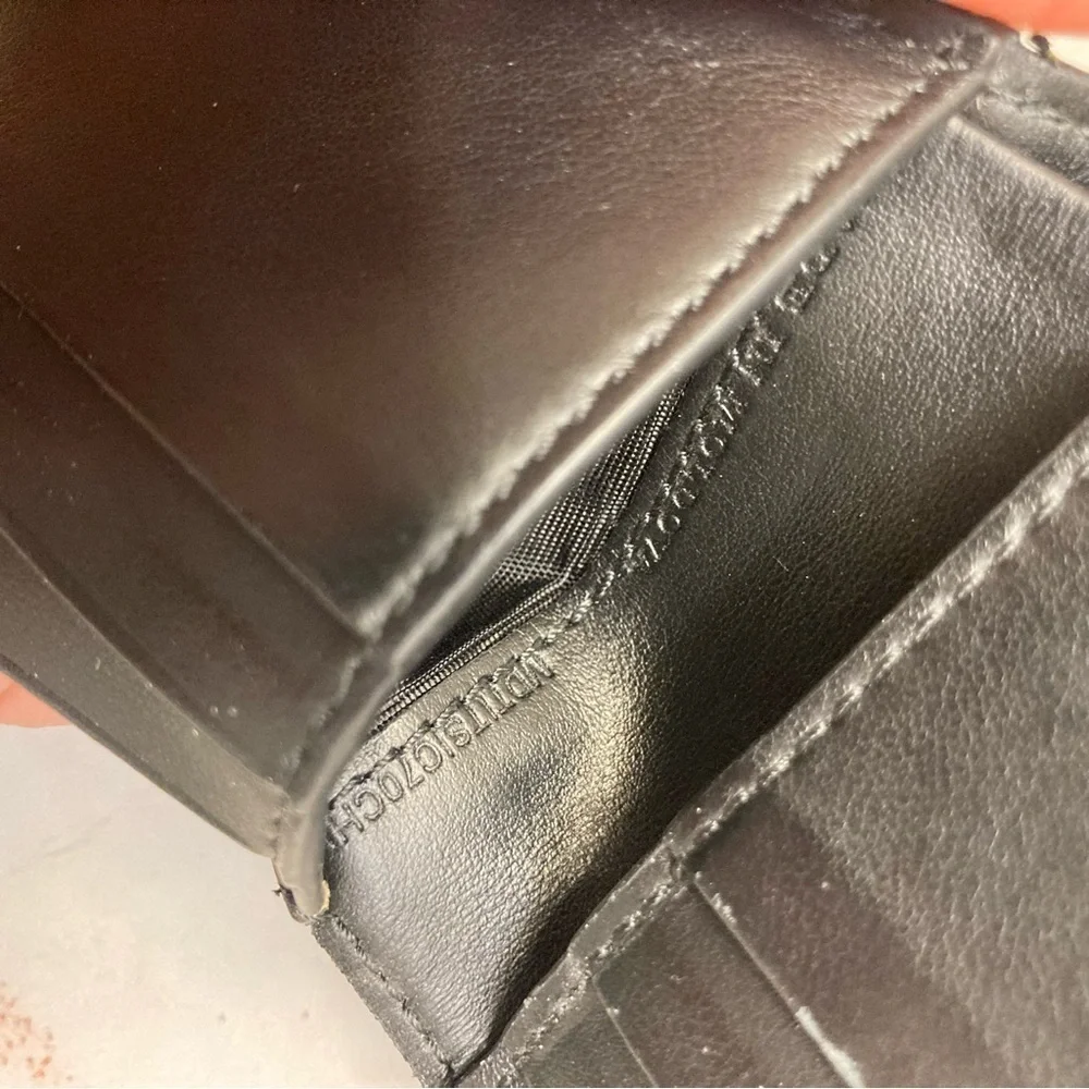 Burberry black leather perforated men’s wallet rare